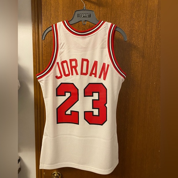 Jordan Bulls Jersey - Picture 2 of 5